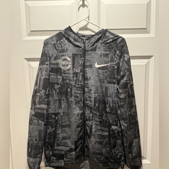 Nike 2018 Chicago Marathon Running Jacket - Picture 2 of 9